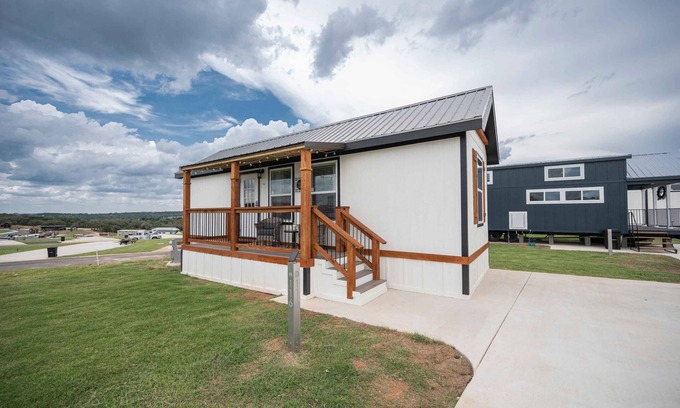 Fredericksburg Cottage | The Waylon - 116