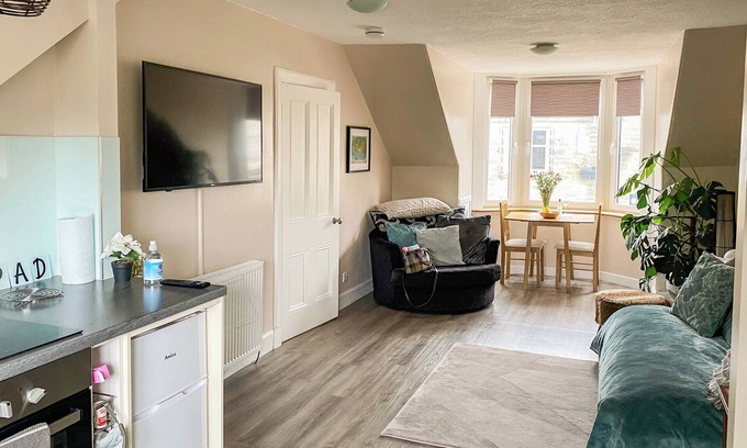 Dunfermline Cottage | The Wee Pad - UK42918