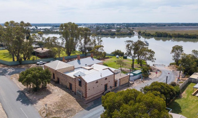 Wellington House | The Wellington Courthouse in South Australia