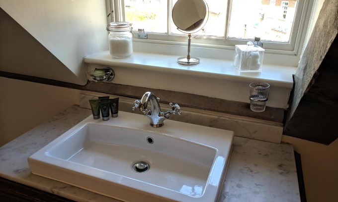 Welwyn Hotel | The Wellington