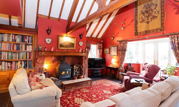 Hendrerwydd Cottage | THE WEST WING, pet friendly, character holiday cottage in Bodfari
