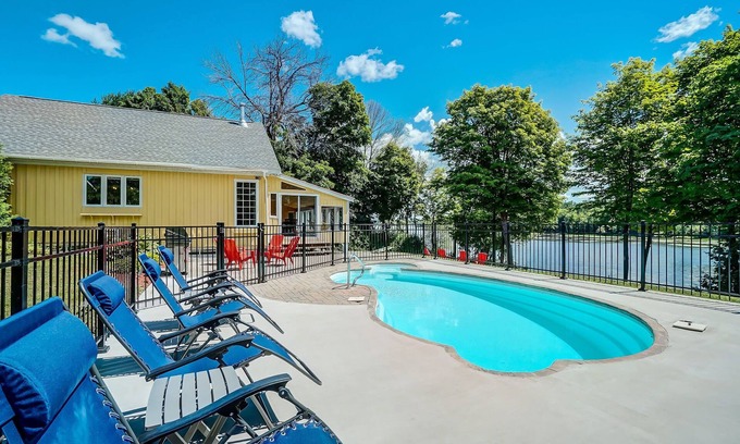 Papineau Regional County Municipality Cottage | The Westbello - Premium Waterfront Vacation Home with Inground Pool and Hot tub