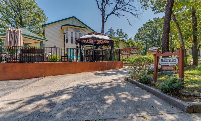 Norman Bed & Breakfast | The Whispering Pines Inn Bed & Breakfast