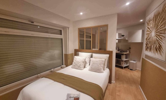 Gare Apartment | The White cosy, maxi studio in the city center, 1 km from the train station, tourism/business