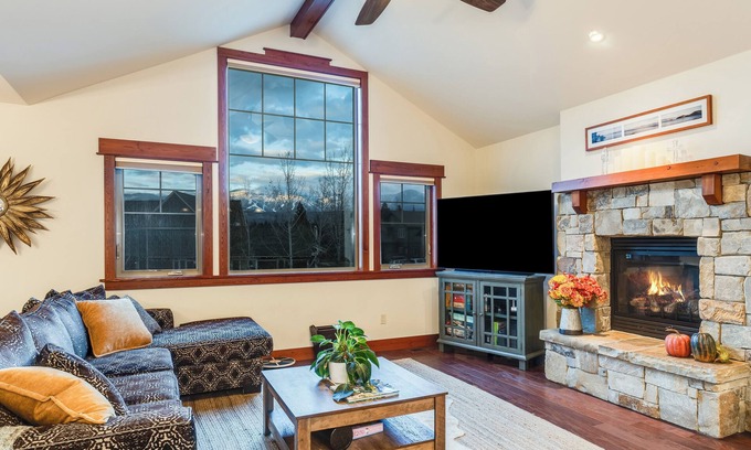Whitefish House | The Whitefish Stumptown (LT)- 90 Day Min, Private Hot Tub + Walk to Whitefish Lake State Park!