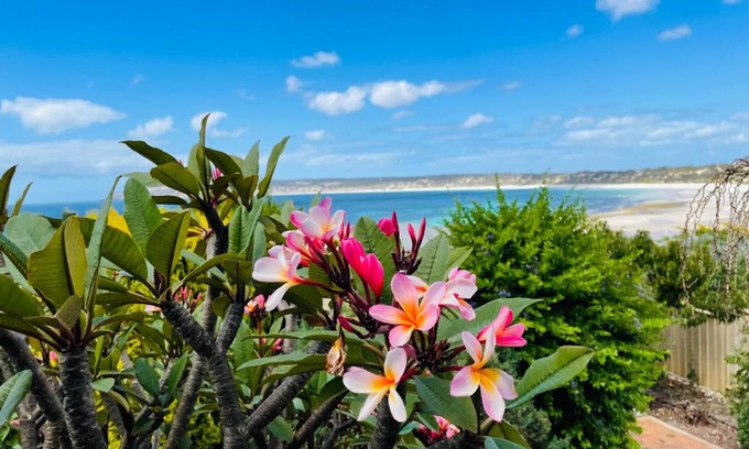 Emu Bay House | The Whitehouse