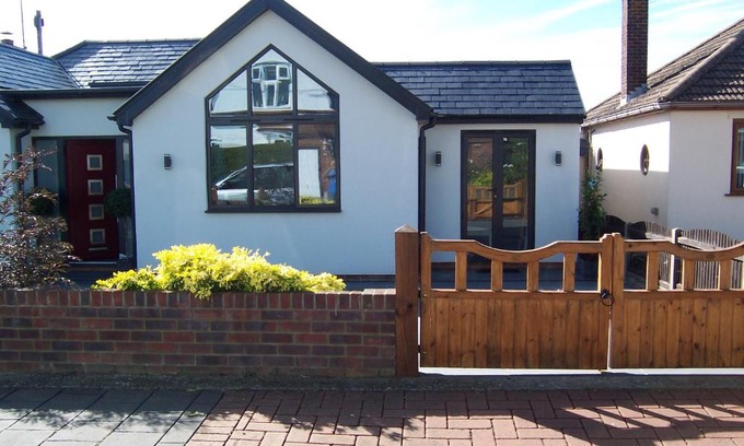 Swalecliffe Apartment | The Whitstable, Tankerton Bolt Hole - Double Room & Ensuite