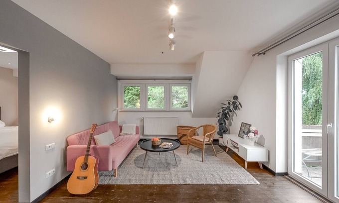 Westhoven Apartment | The Wiesenhaus: Living directly on the Rhine