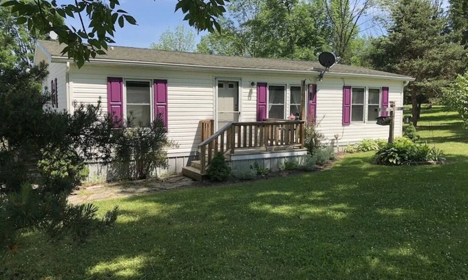 Valois House | The Willow-Seneca Lake-Countryside-Hot Tub-Wine Trail - Pets, Across Road From Wiemer Vineyard