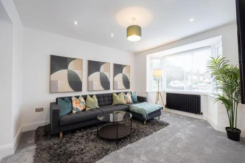 Wilmslow House | The Wilmslow House Free Parking - Close to Airport