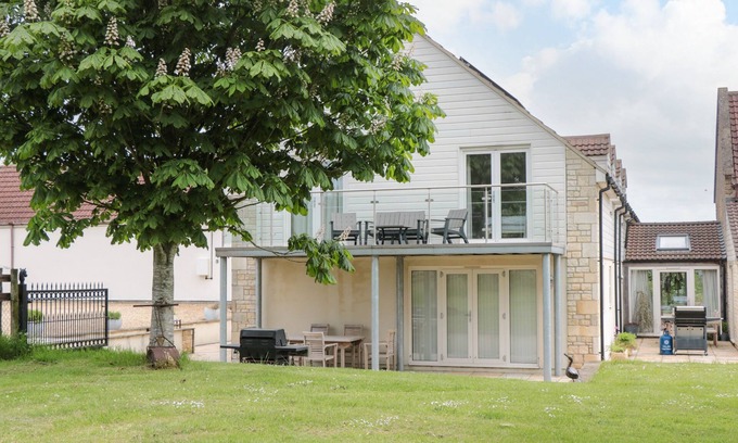 Bruton Cottage | THE WINNING POST, pet friendly, with a garden in Bruton