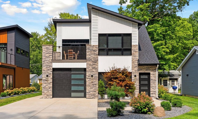 Winona Lake House | The Winona Lake Chalet 2