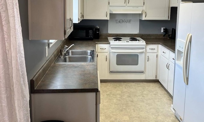 Midland City House | The Wiregrass Home is a 3 bedroom 2 bathroom home that sleeps up to 6 people!