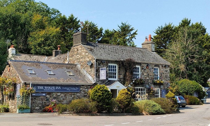 Wolf's Castle Hotel | The Wolfe Inn Wolfscastle