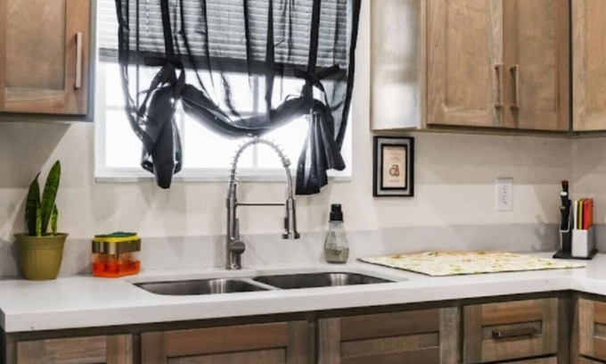 Bonanza Apartment | The WorkNest | Stylish Stay w/Desk & Fast Wi-Fi