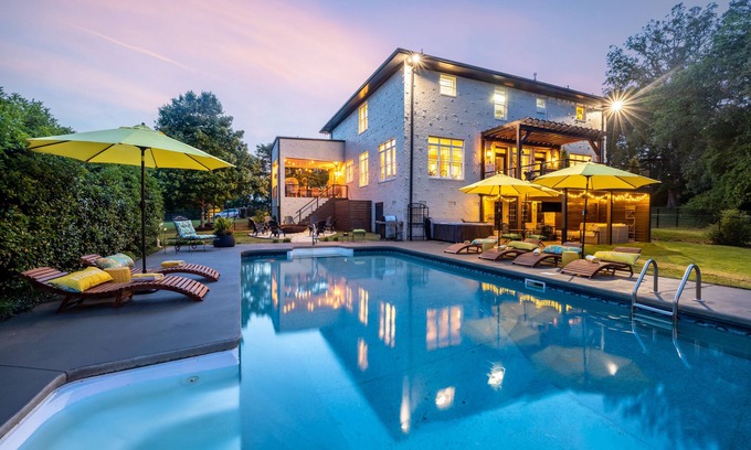 Simpsonville House | The Wright Place-Private Country Estate 25/min to DT G-Ville. Pool/Hottub!