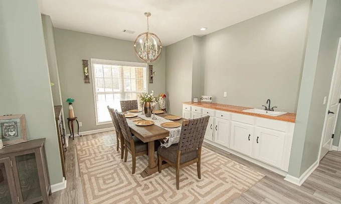 Gunter Afs House | The Wright Retreat! Spacious 5-bedroom house in awesome Montgomery, AL