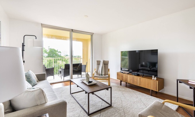Aventura Condo | THE YACHT CLUB AT AVENTURA, AMAZING GOLF VIEW , 2/2 BED FREE WIFI AND PARKING