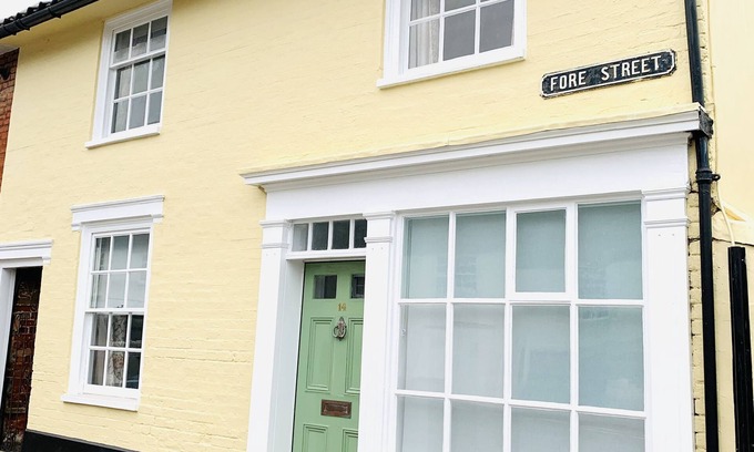 Framlingham Cottage | The Yellow Cottage on the hill central location in Framlingham