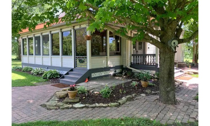 Spring Green House | The Yellow Farm