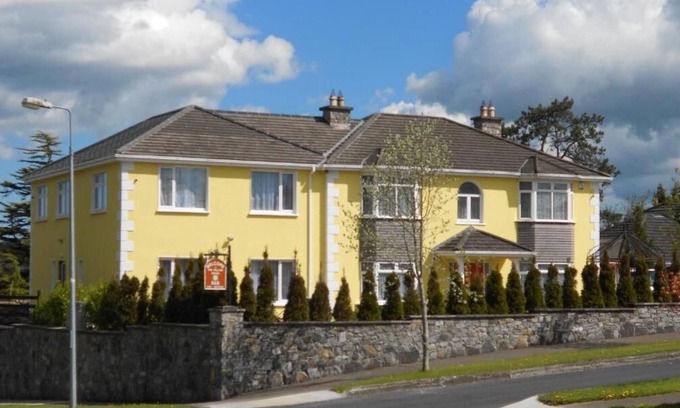 Navan Bed & Breakfast | The Yellow House B&B