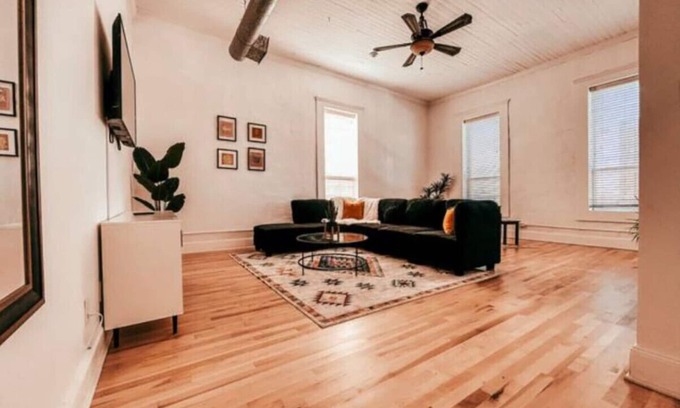Waxahachie Apartment | The Yellowrose Downtown