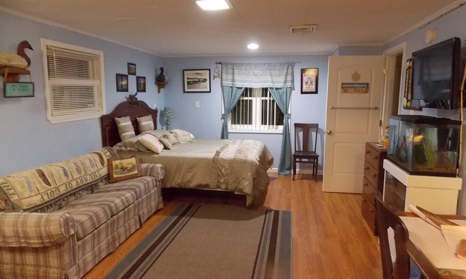Silver Beach Apartment | Thelma’s Dawn Getaway! A true No Drama Zone