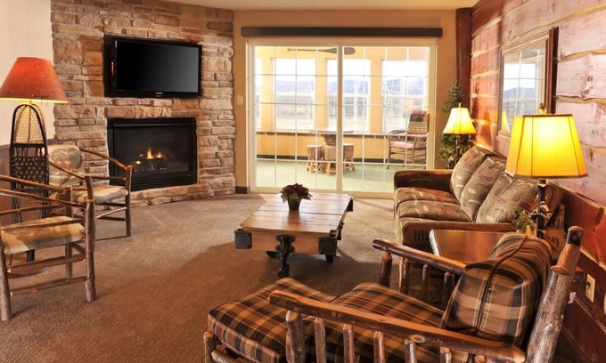 Onalaska Hotel | Theme Suite Mini Premier, Fireplace, Stoney Creek Onalaska | 2 Units
