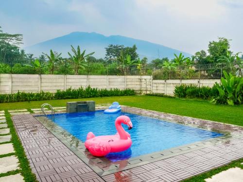Cigombong Villa | Theolive Arrea - Spacious Private Pool and Backyard