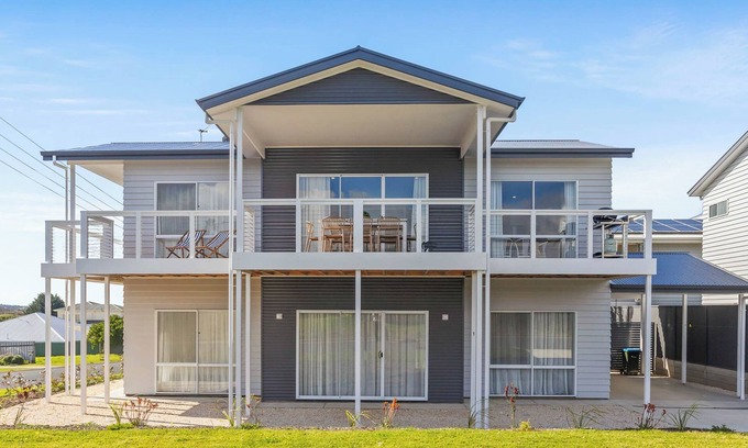 Hayborough House | Third Avenue Beach House