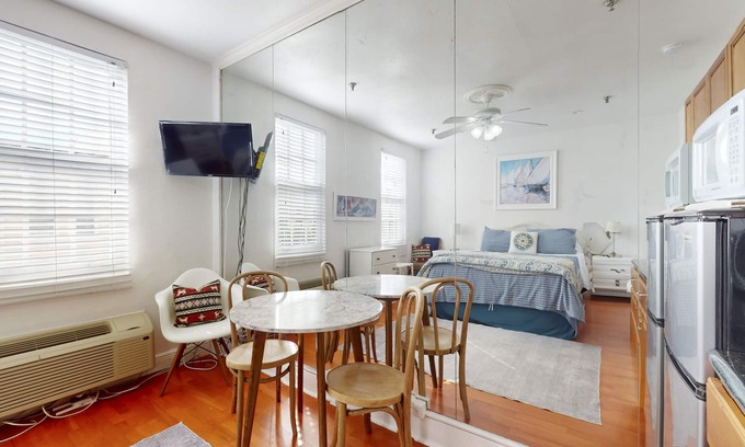 Palm Beach - West Palm Beach Condo | Third-floor downtown condo with pool & high-speed WiFi - Snowbird-friendly