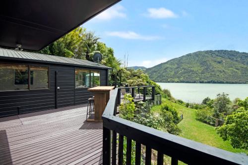 Havelock House | Thirsty Weta Belvue - Havelock Holiday Home
