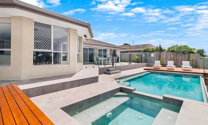 Wurtulla House | This 4BR, 2 bathroom property is located in the beautiful town of Wurtulla.