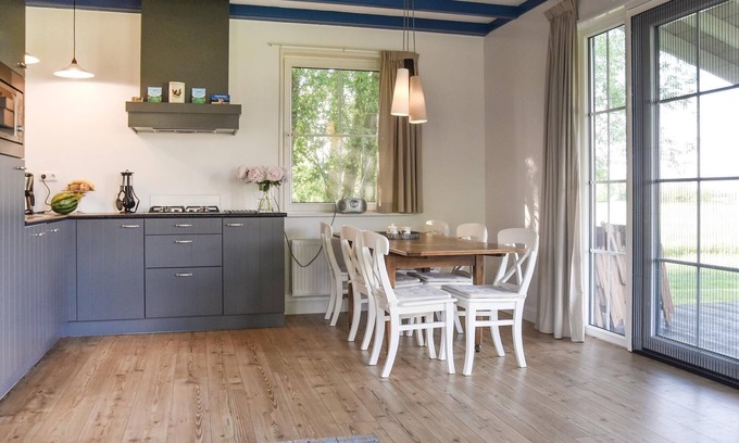 Schellinkhout House | This 6-person vacation home is located in the village of Schellinkhout on the Markermeer lake.
