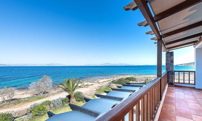 Kontos House | This amazing seafront villa is uniquely located in the northern coast of Aegina