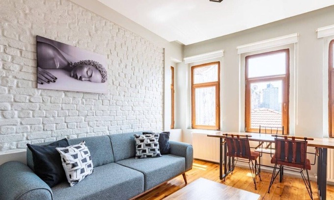 Pera Apartment | This apartment is a 1 bedroom(s), 1 bathrooms, located in Beyoğlu, İstanbul.