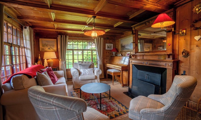 Les Posses-sur-Bex Ski Chalet | This beautiful chalet built in 1872 is located in the heart of the pretty village of Gryon. Gryon tr