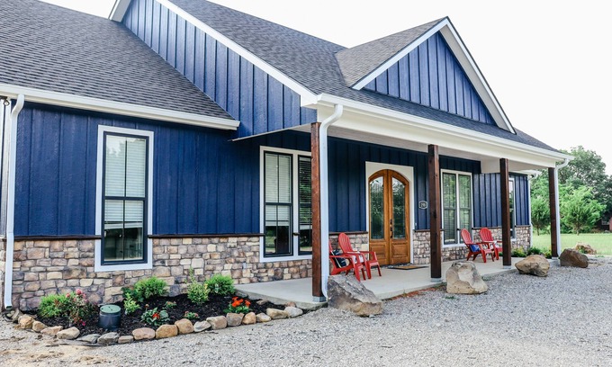 Mead House | This beautiful spacious new home is perfect for group trips or family getaways.