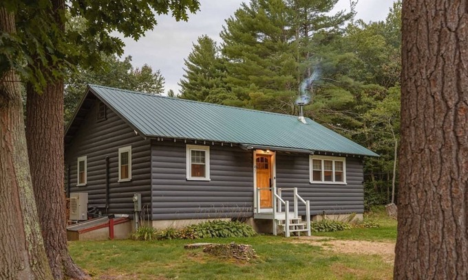Eliot Cabin | This cabin is a 2 bedroom(s), 1 bathrooms, located in Eliot, ME.