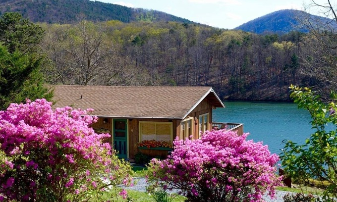 Huddleston Cabin | This cabin is oozing with charm and has magnificent view of the lake and Smith Mountain