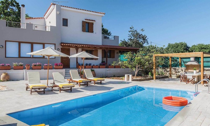 Prines House | This charming countryside property has a modern, contemporary design and is only a few minutes drive