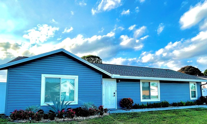 Royal Palm Beach House | This Charming 3-bedroom house in Royal Palm Beach offers comfort and style!