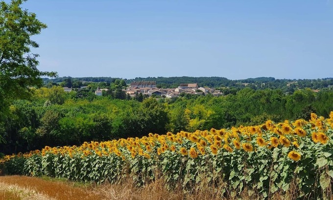 Lauzun House | This chic townhouse in centre of thriving Bastide village.