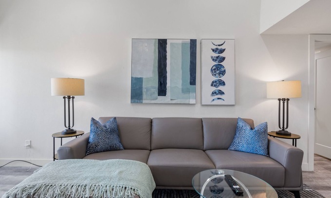 South Scottsdale Condo | This condominium is a 2 bedroom(s), 2 bathrooms, located in Scottsdale, AZ.