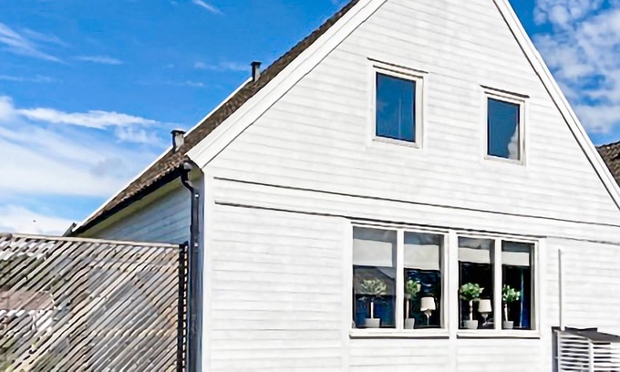 Kopingsvik House | This cottage is located only 750 meters from Köpingsvik's extensive sand dunes with shallow baths.