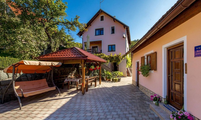 Skrad House | This cottage is located in the village Planina Skradska, on the way to the excursion destination Zel