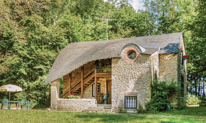 Sainte-Marie House | This former gardener's cottage offers a fantastic view of the surrounding fields and forests thanks