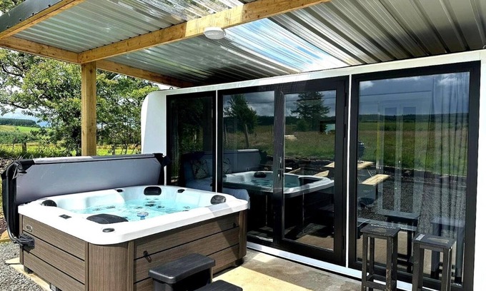 Coleraine Apartment | This dome house is a 2 bedroom(s), 2 bathrooms, located in Causeway Coast and Glens, Northern Ireland.