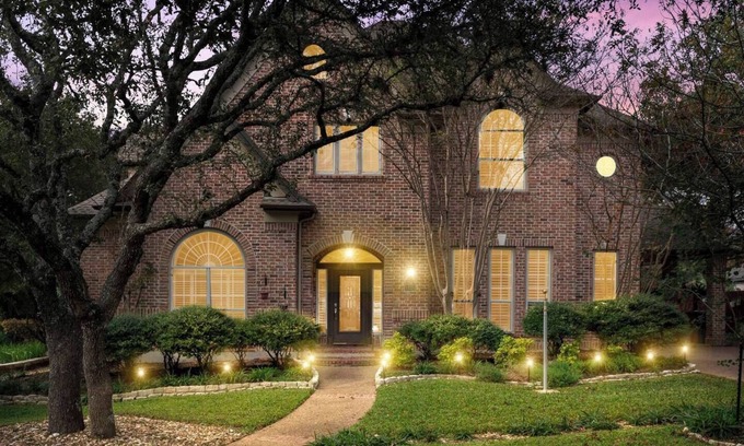 Austin House | This guest house is a 1 bedroom(s), 1 bathrooms, located in Austin, TX.