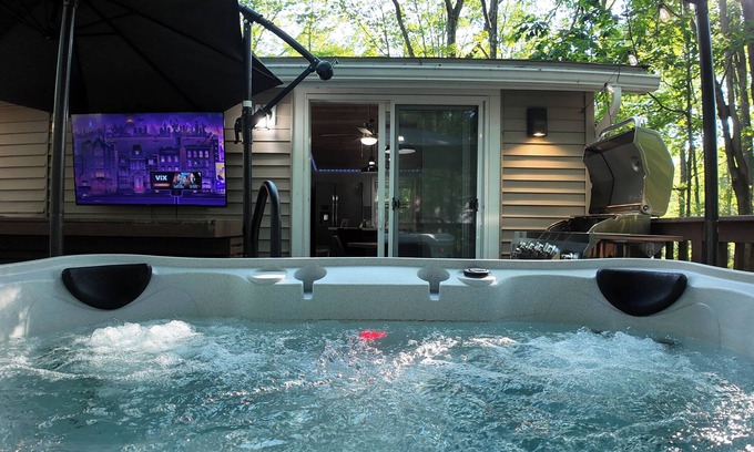 Pocono Lake House | This house is a 2 bedroom(s), 1 bathrooms, located in Tobyhanna Township, PA.